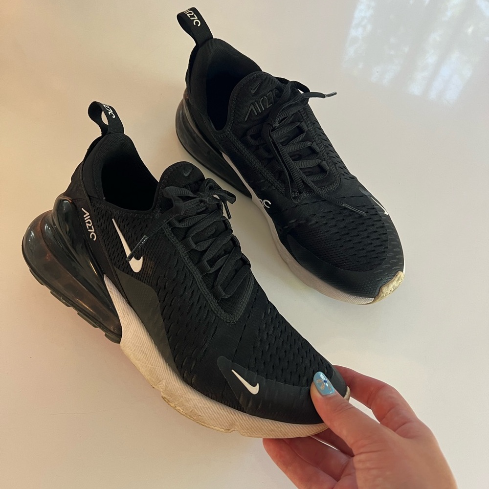 Nike Air 270 - women’s 10/mens 8